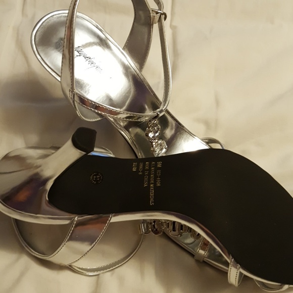 Silver with jeweled straps 9M(B) NWT - Picture 3 of 7